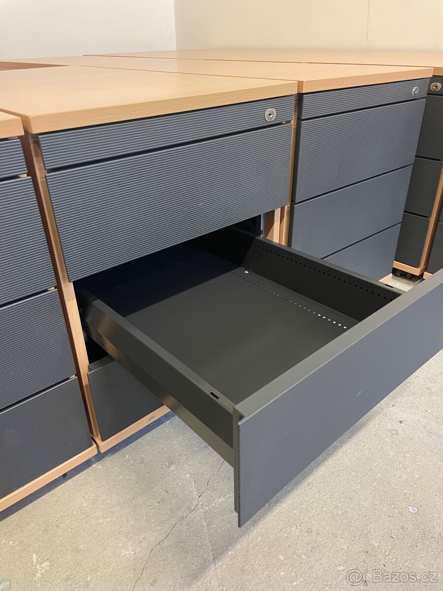 Kancelářské skříně a stoly KN - 8