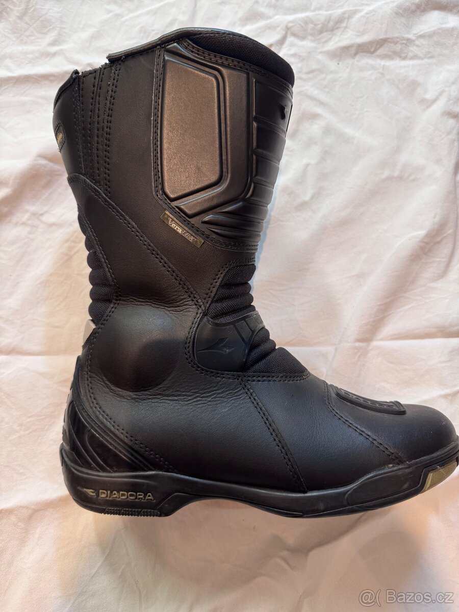 Prodej 2x Helmy Cyberg a dámské boty Diadora - 8