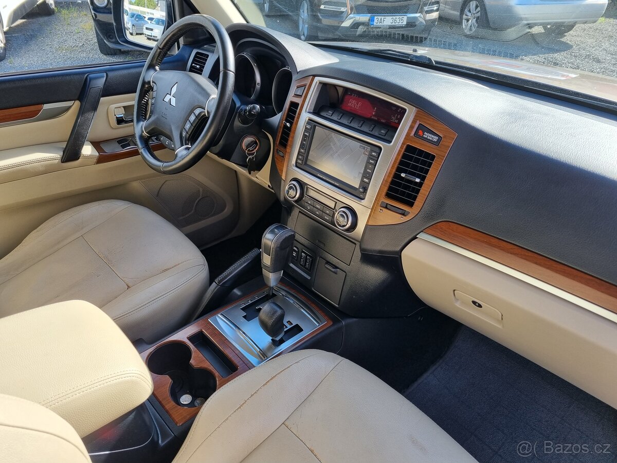 MITSUBISHI PAJERO 3.2DiD 147KW R.V.2012/7-MÍSTNÉ - 8