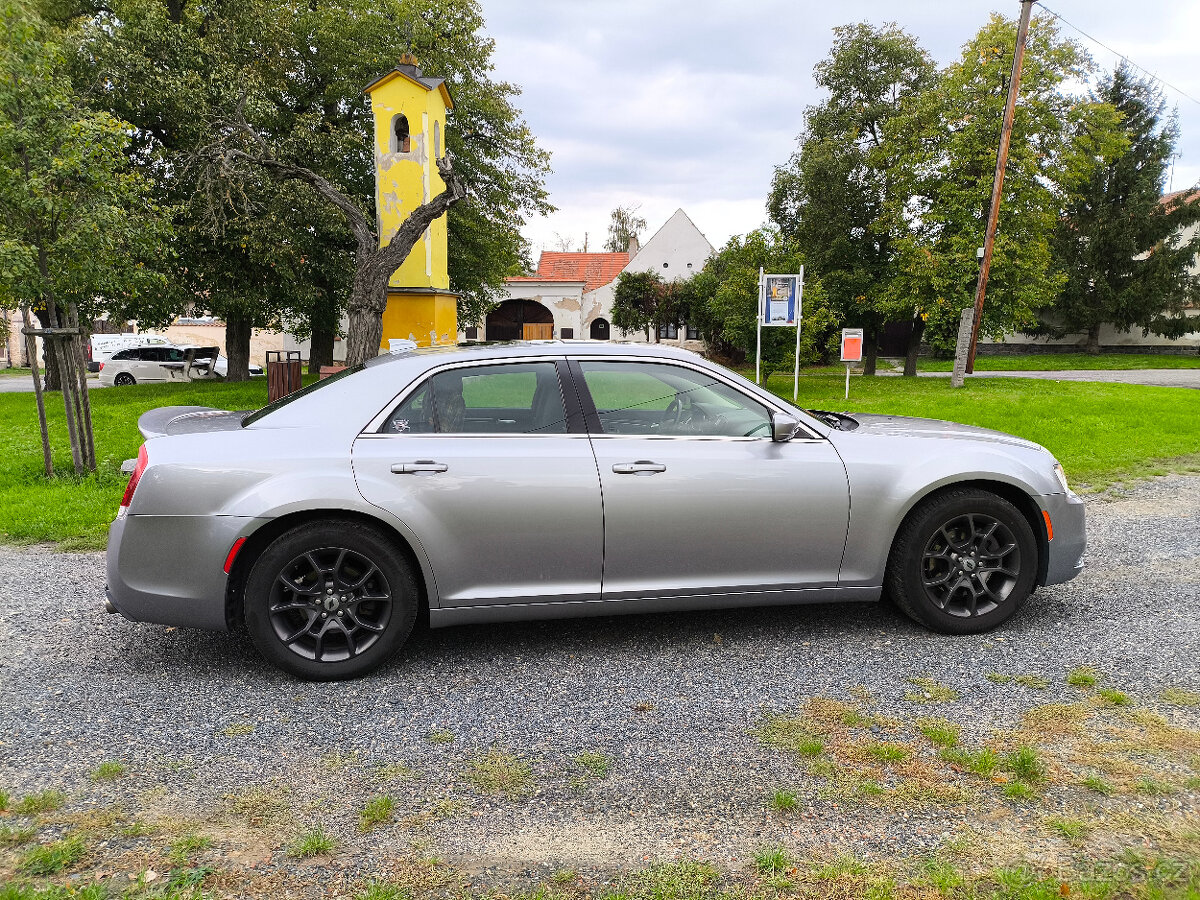 Chrysler 300C, r.v. 2016, 3,6i AWD Limited na prodej. - 8