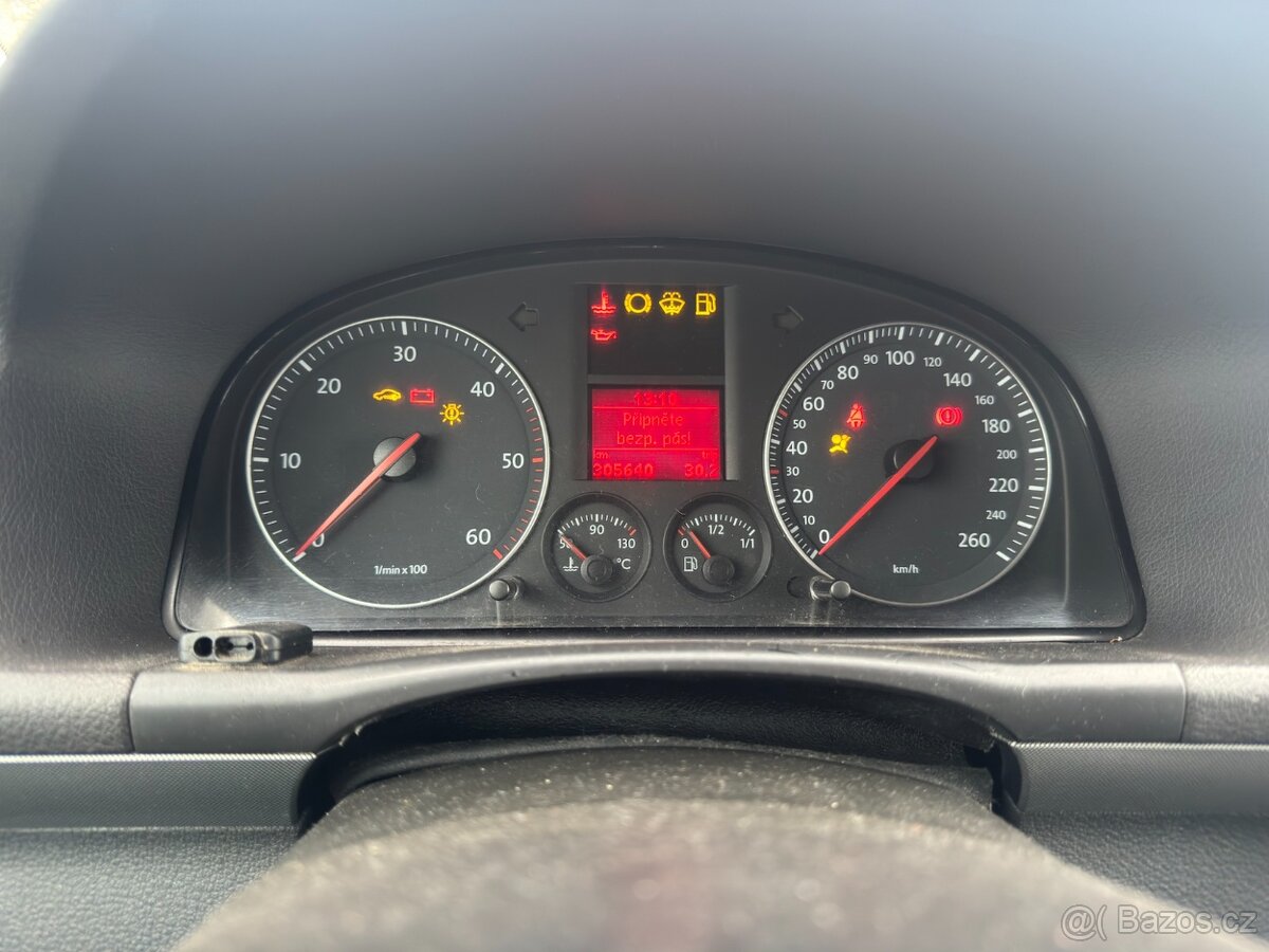 Volkswagen Touran 2.0TDI BKD 103kW - 8