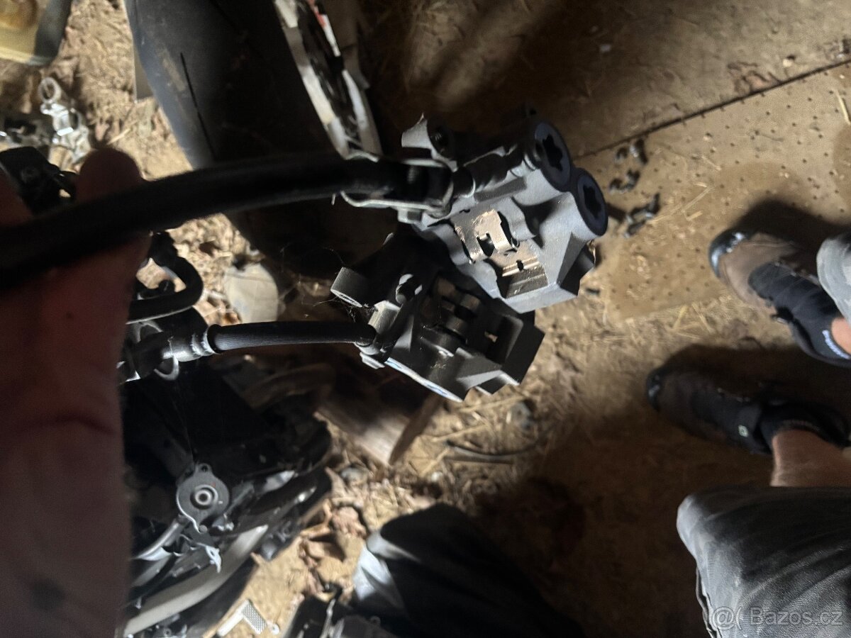 Rozprodam Yamaha TDM 900 01-13 na nahradni dily - 8