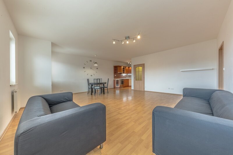 Prodej bytu 77,4 m2 s lodžií a garáž.stáním v Úvalech - 8