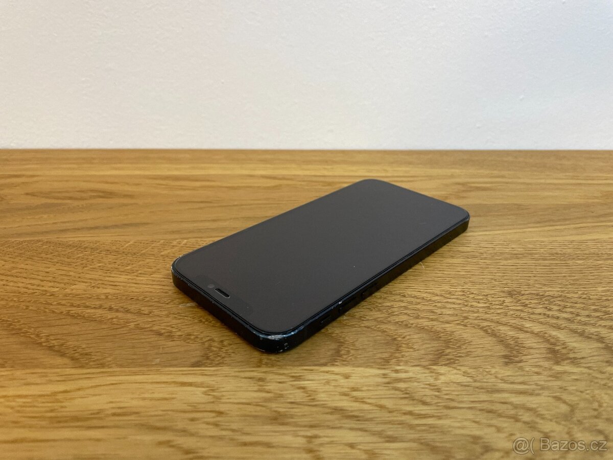 Apple iPhone 12 128GB Black - baterie 82% - 8