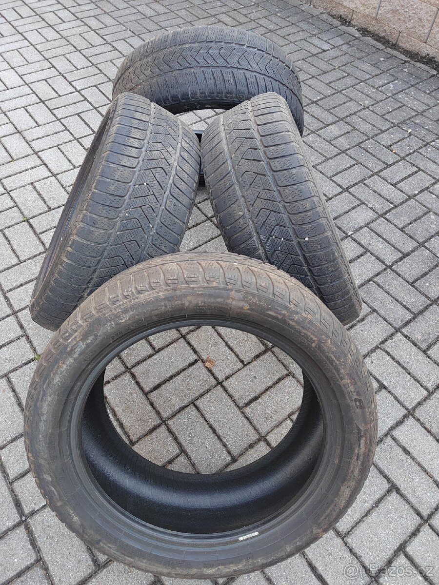 Zimni pneu Pirelli Sottozro 245/45/18 - 8