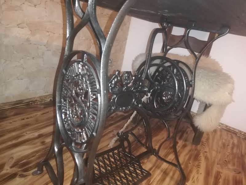 Jídelní stůl pro 4 osoby - MASIVNÍ DŘEVO- BŘÍZA - 8