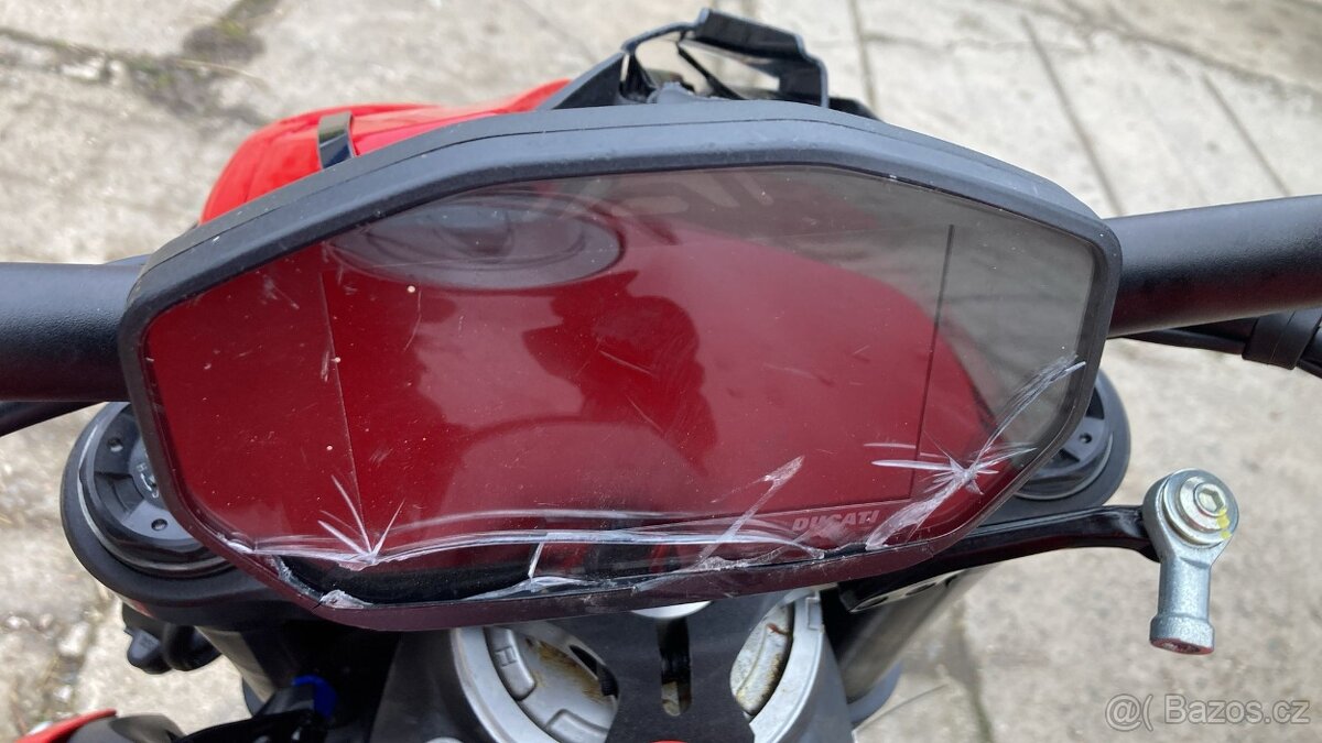 Ducati Streetfighter V2 - 8