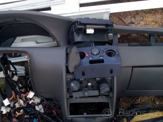 PRODÁM na Fiat Punto 1,1i 40 kw díly: - 8