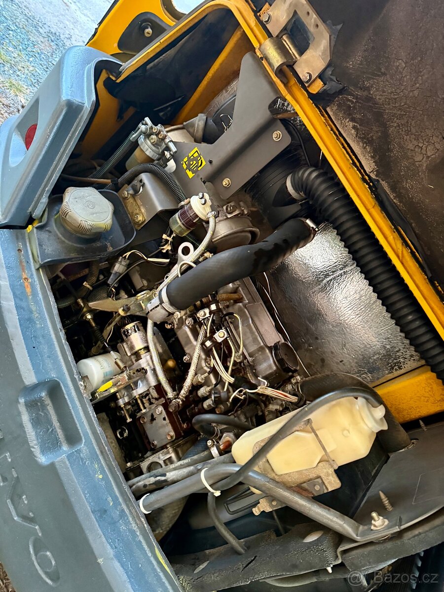 Minibagr Volvo EC25 - 8