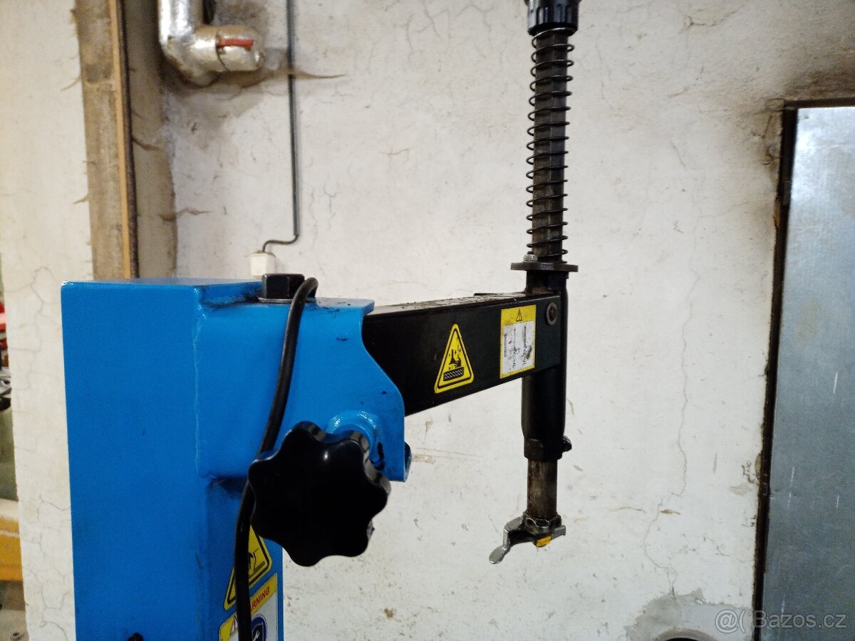 Pneuservis, zouvačka, vyvažovačka, set, sada - 8