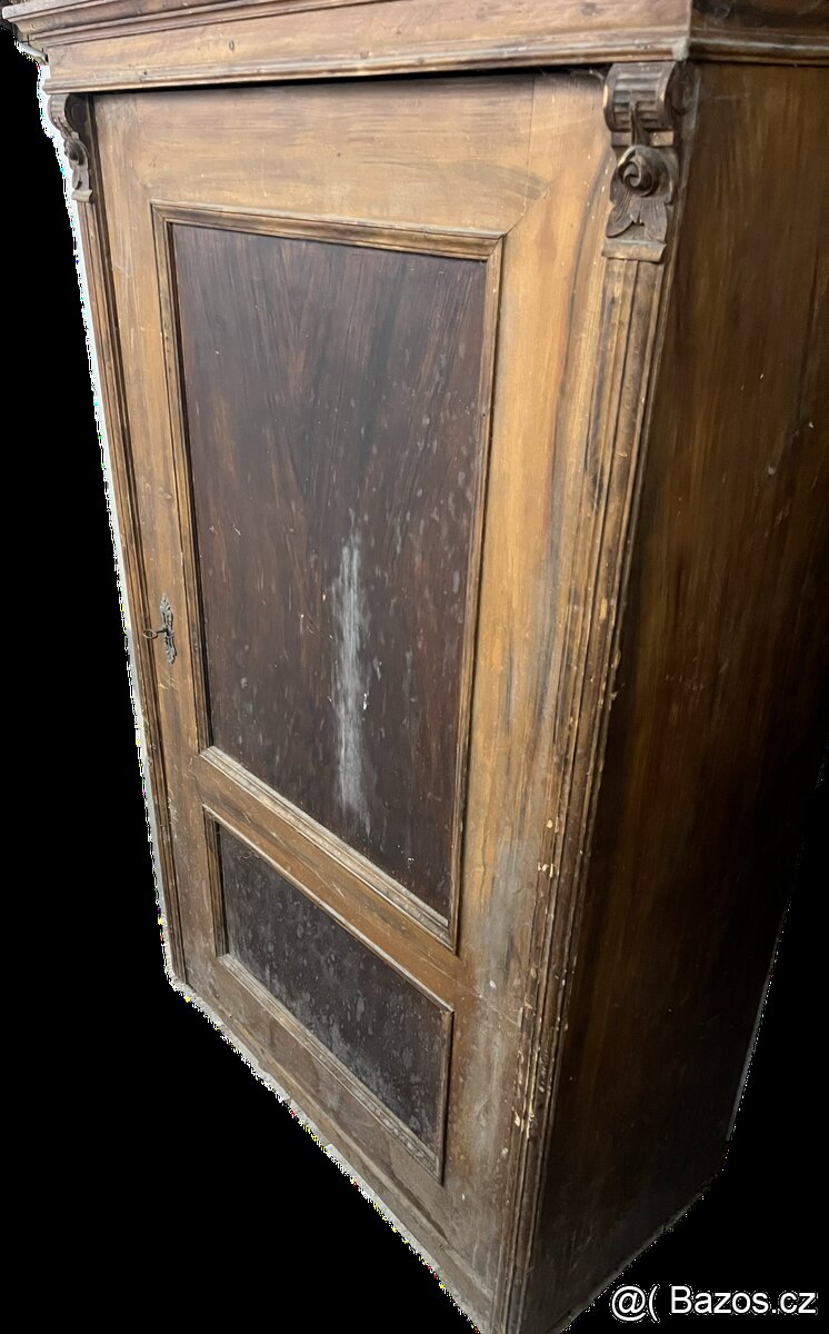 Starožitná skříň - 8