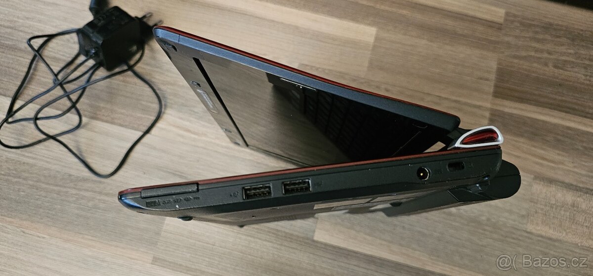 Malý netbook Acer Aspire - 8