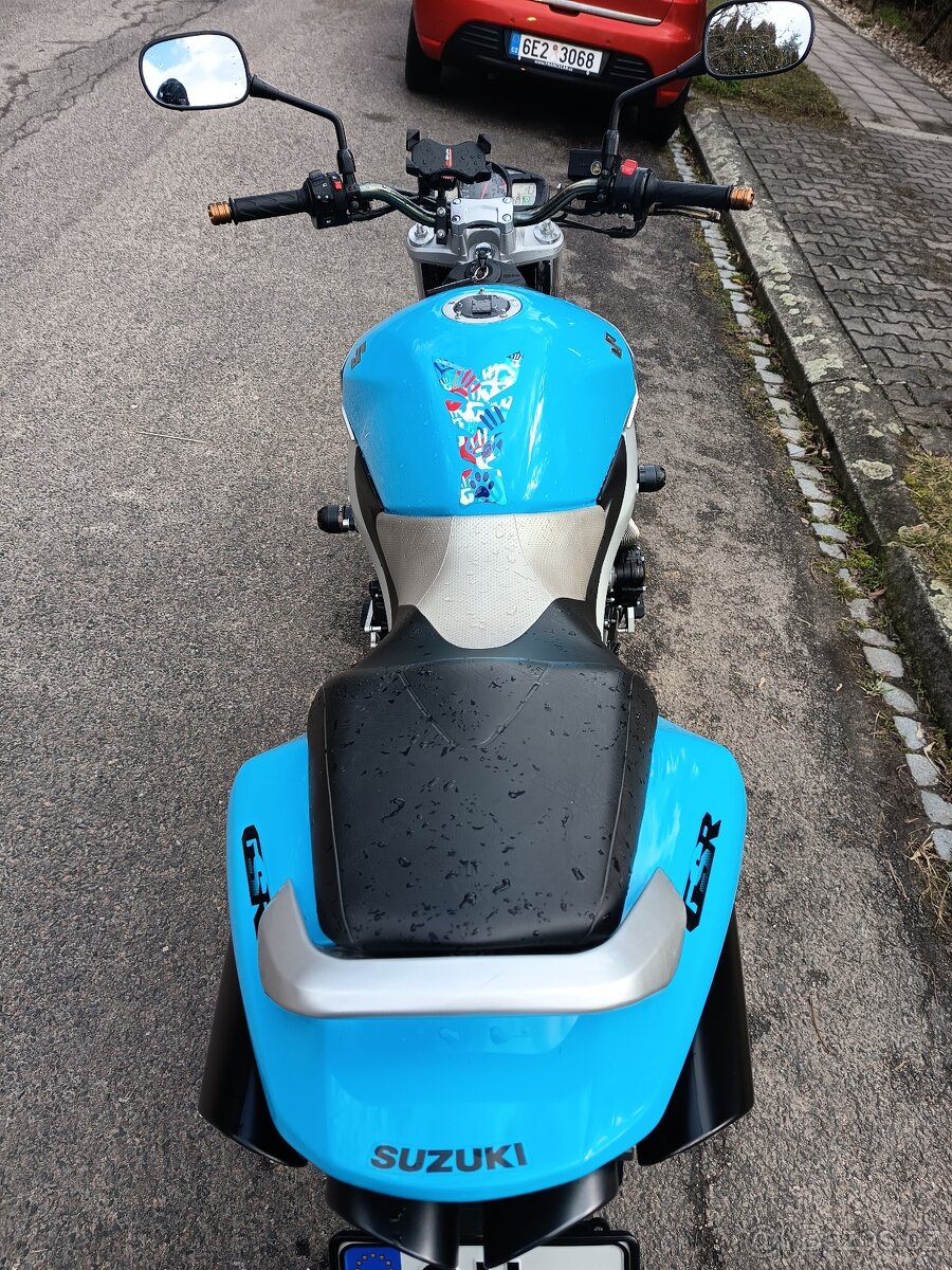 Suzuki GSR 600 - 8
