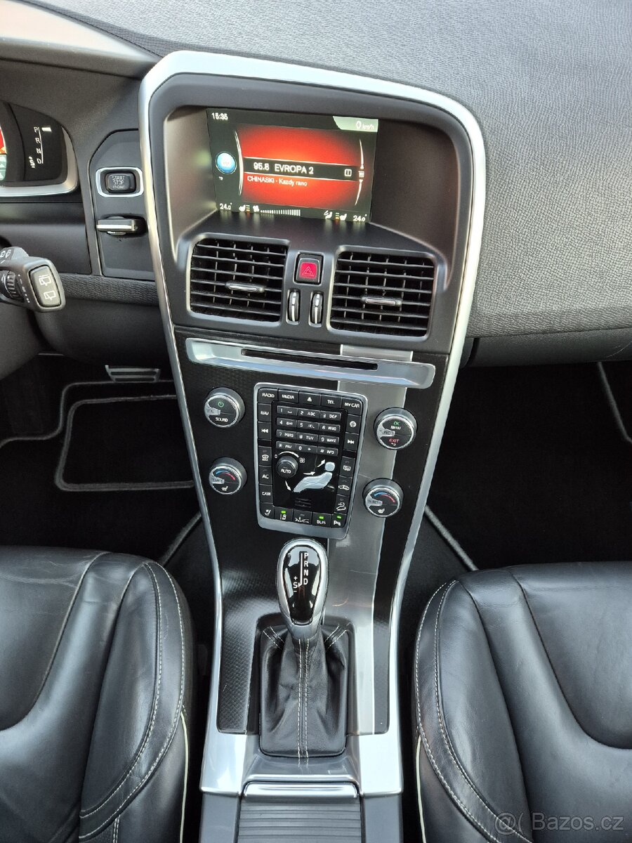 Volvo XC60 2.4D D5 R- DESIGN - AWD - 8