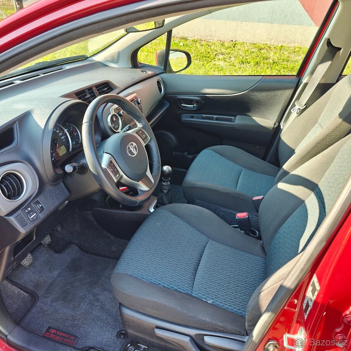 Toyota Yaris 1.33 VVT-i Luna 73kw Svycarsko DPH rezervace - 8