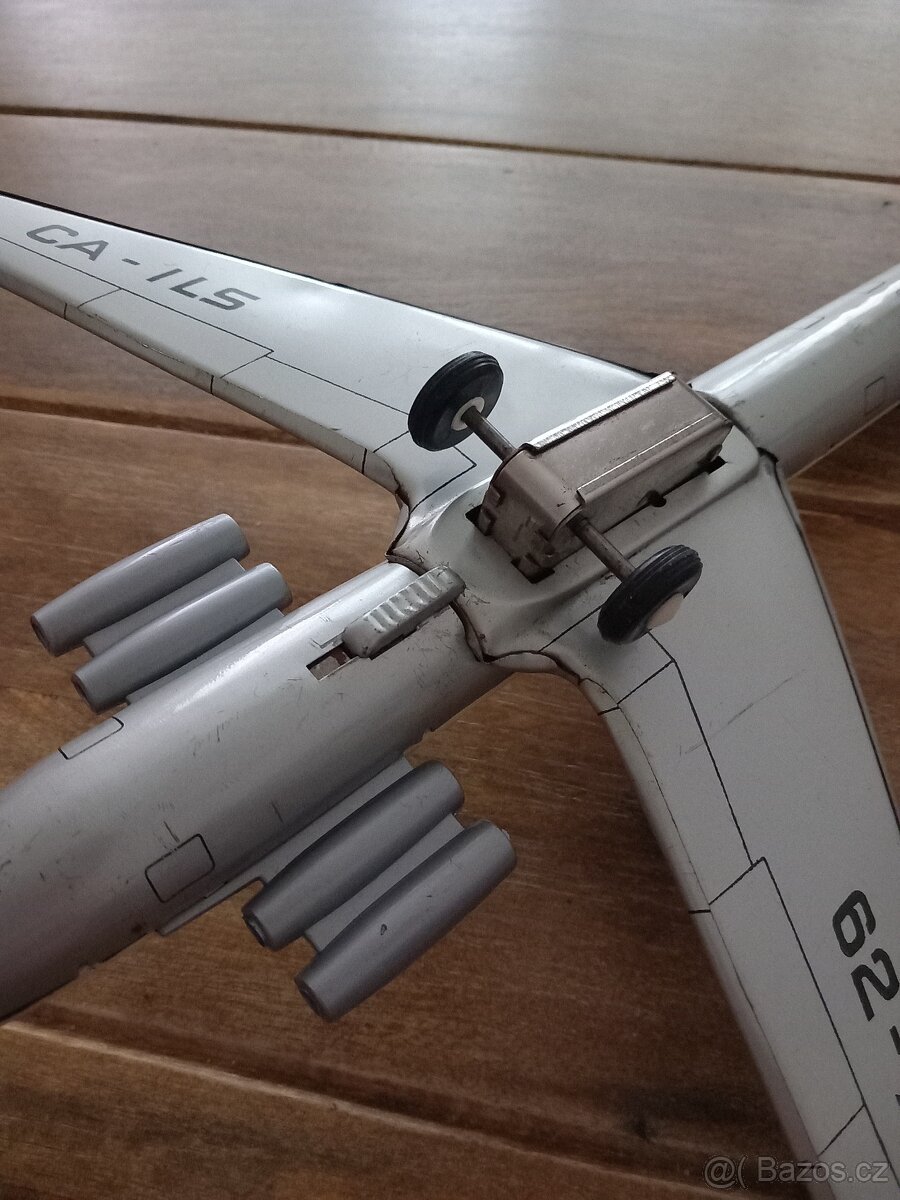 Staré plechové letadlo na setrvačník - 8