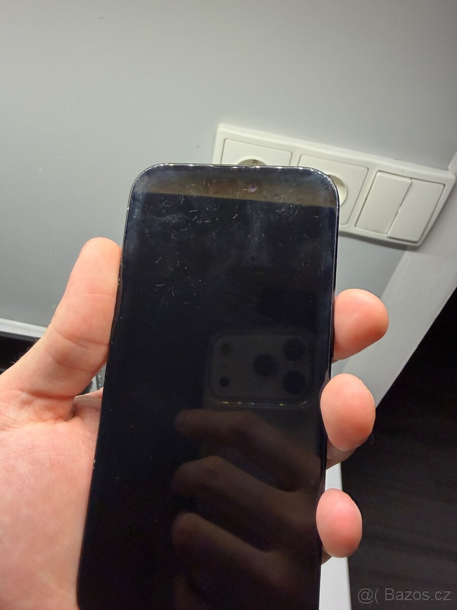iPhone 15 - černý 128gb 76% - 8