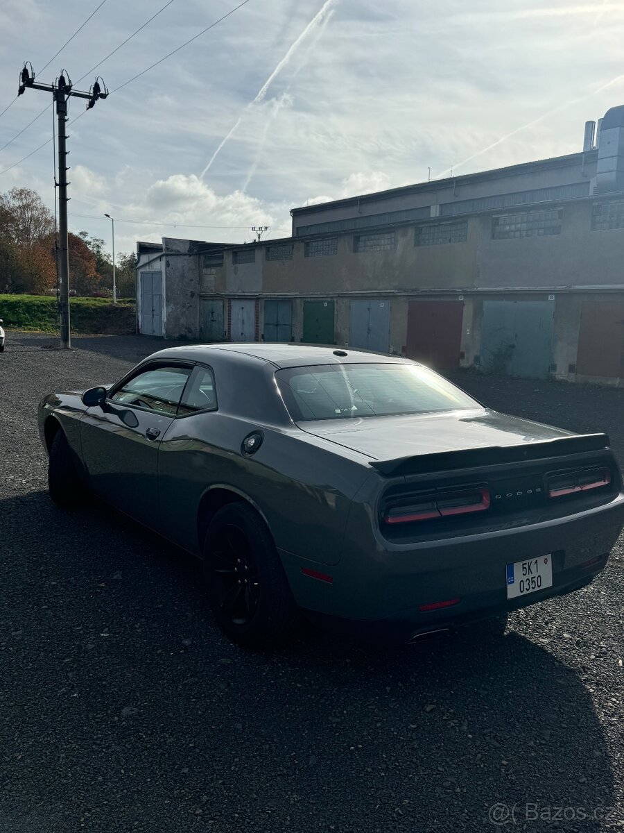 Prodám Dodge Challenger 3.6 V6 - 8