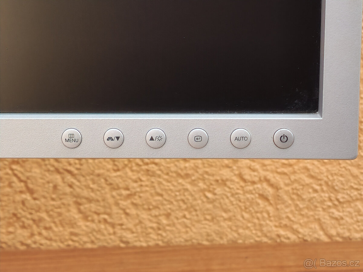 LCD monitor Samsung SyncMaster 940BW - 8