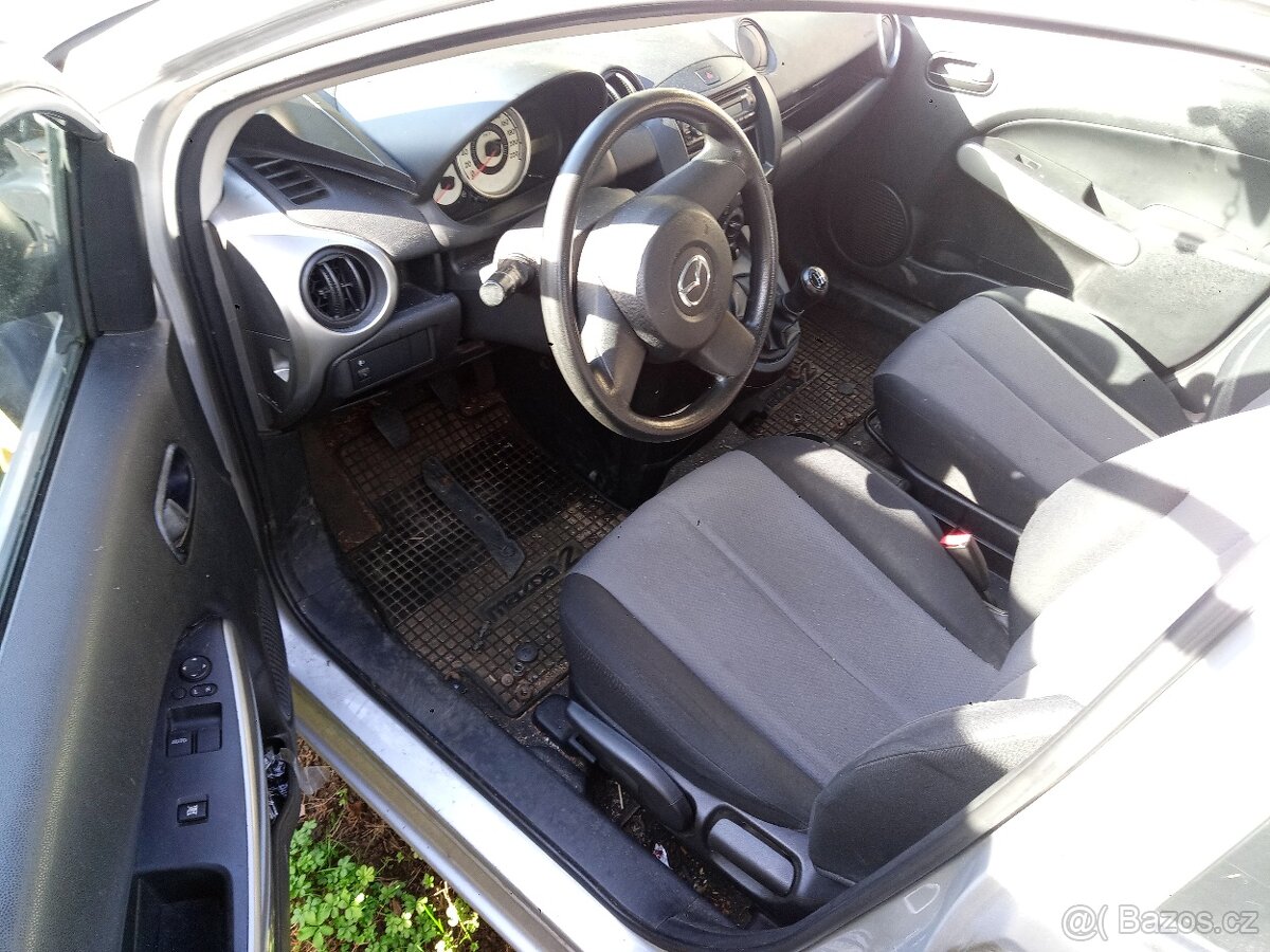 Mazda 2 2009 - 8