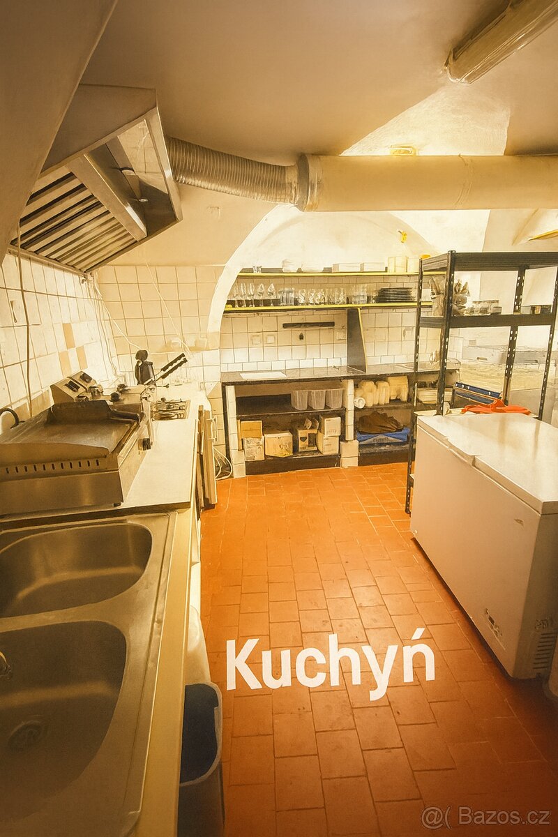 Srdce Hradce volá Přenechání stylové vinárny / baru - 8