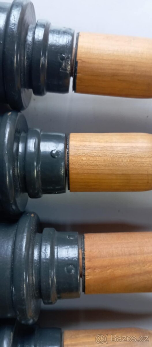 Replika - dřevěné granaáty. - 8