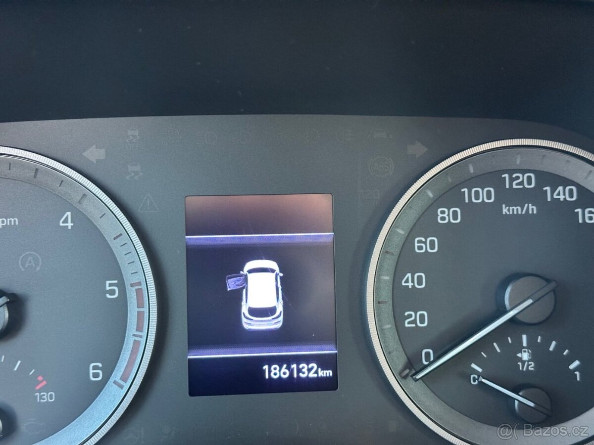 Hyundai Tucson 1.6CRDi KAMERA, NAVI, 100%KM - 8