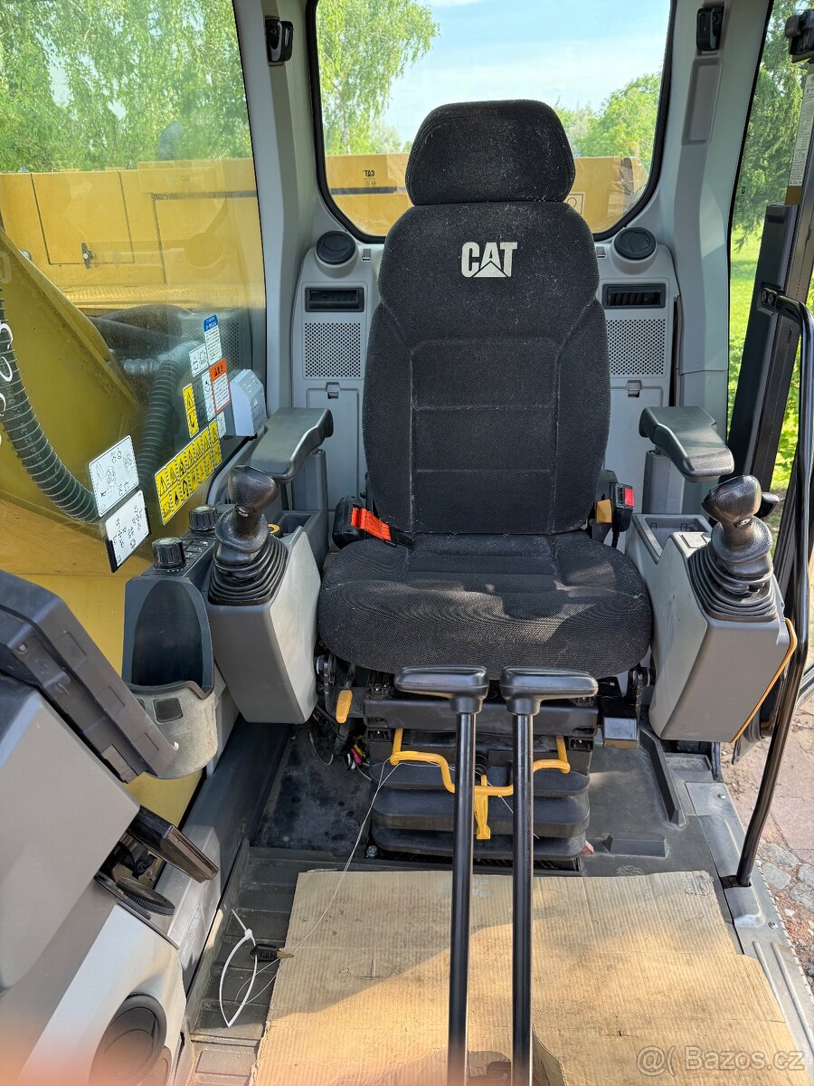 CAT 320 GC - 8
