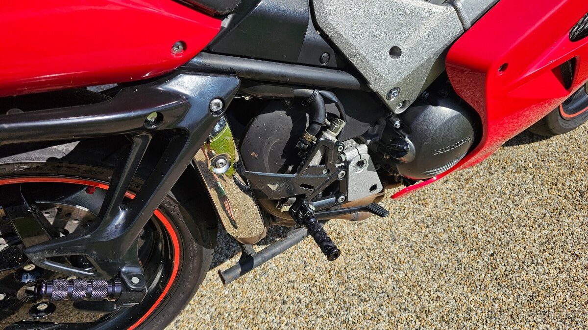 Honda VFR 800 VTEC RC46 - 8