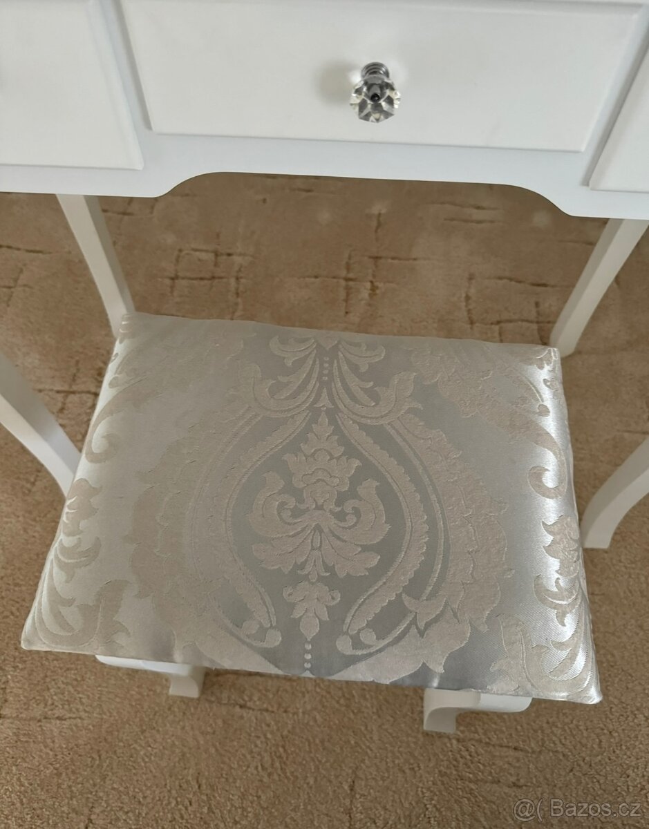 Kosmetický stolek pro slečnu - 8