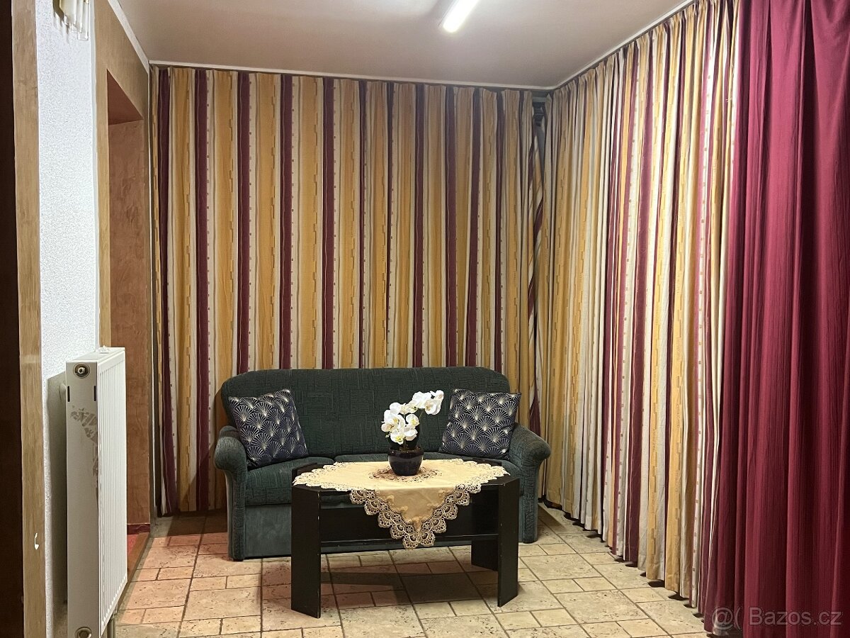 PRONÁJEM 2 + 1 v centru Holic - 8