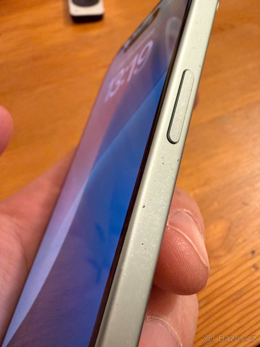 Apple 15 128gb zelená - USB-c - 8