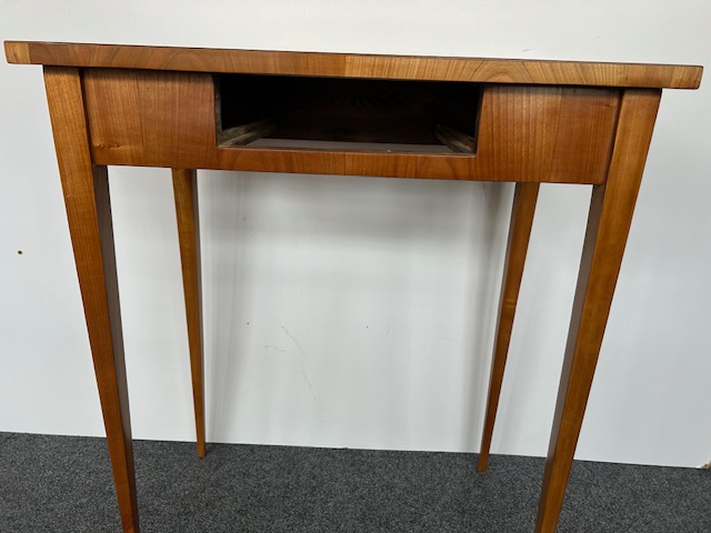 Stolek biedermeier v třešni. - 8