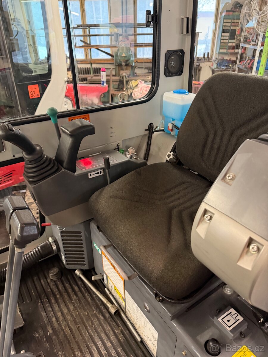 Pásový minibagr Takeuchi TB 219 - 8