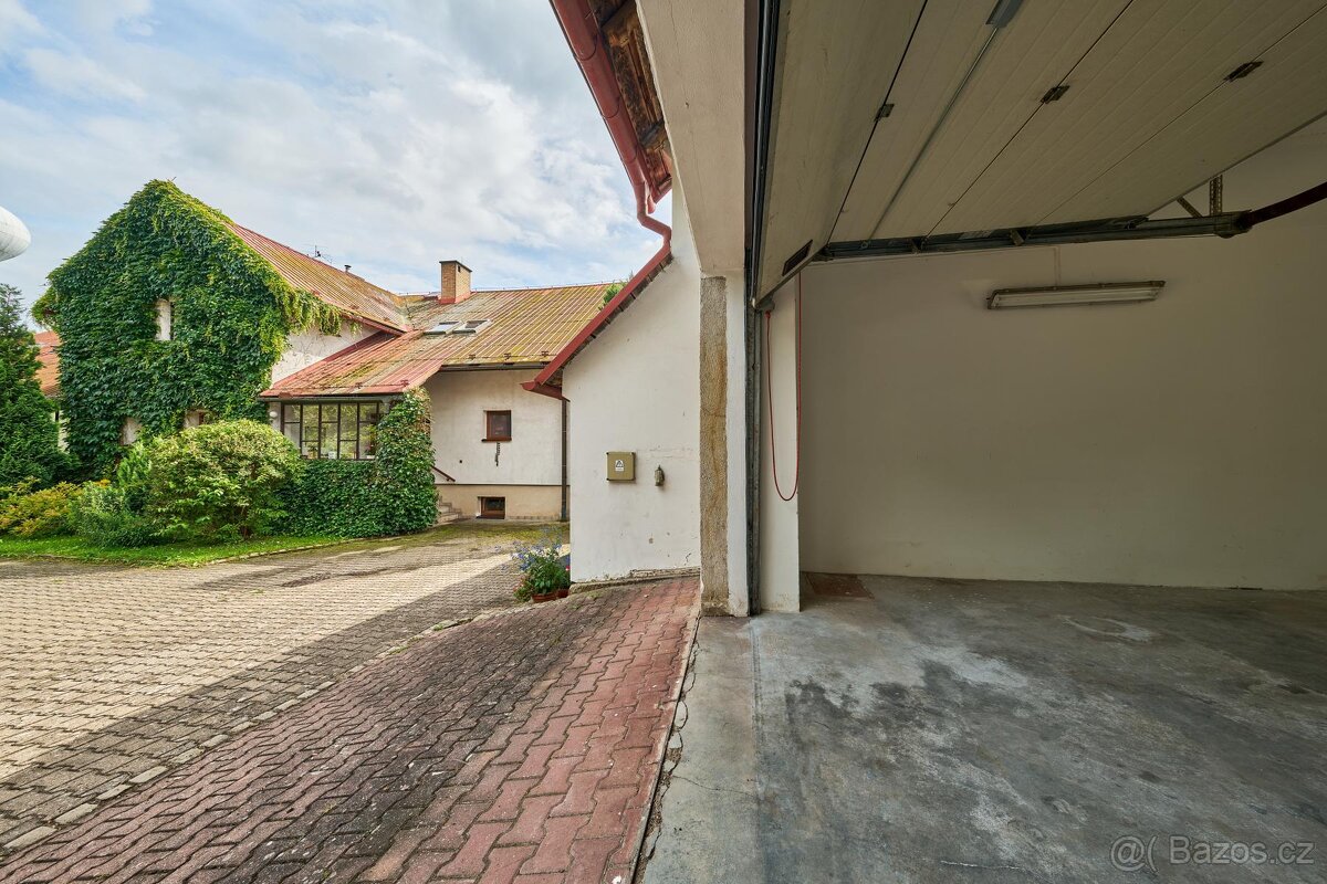 Prodej podkrovního bytu 4+1 s garáží - 8