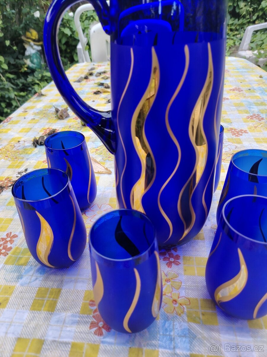Modrý skleněný džbán a 6 skleniček - 8