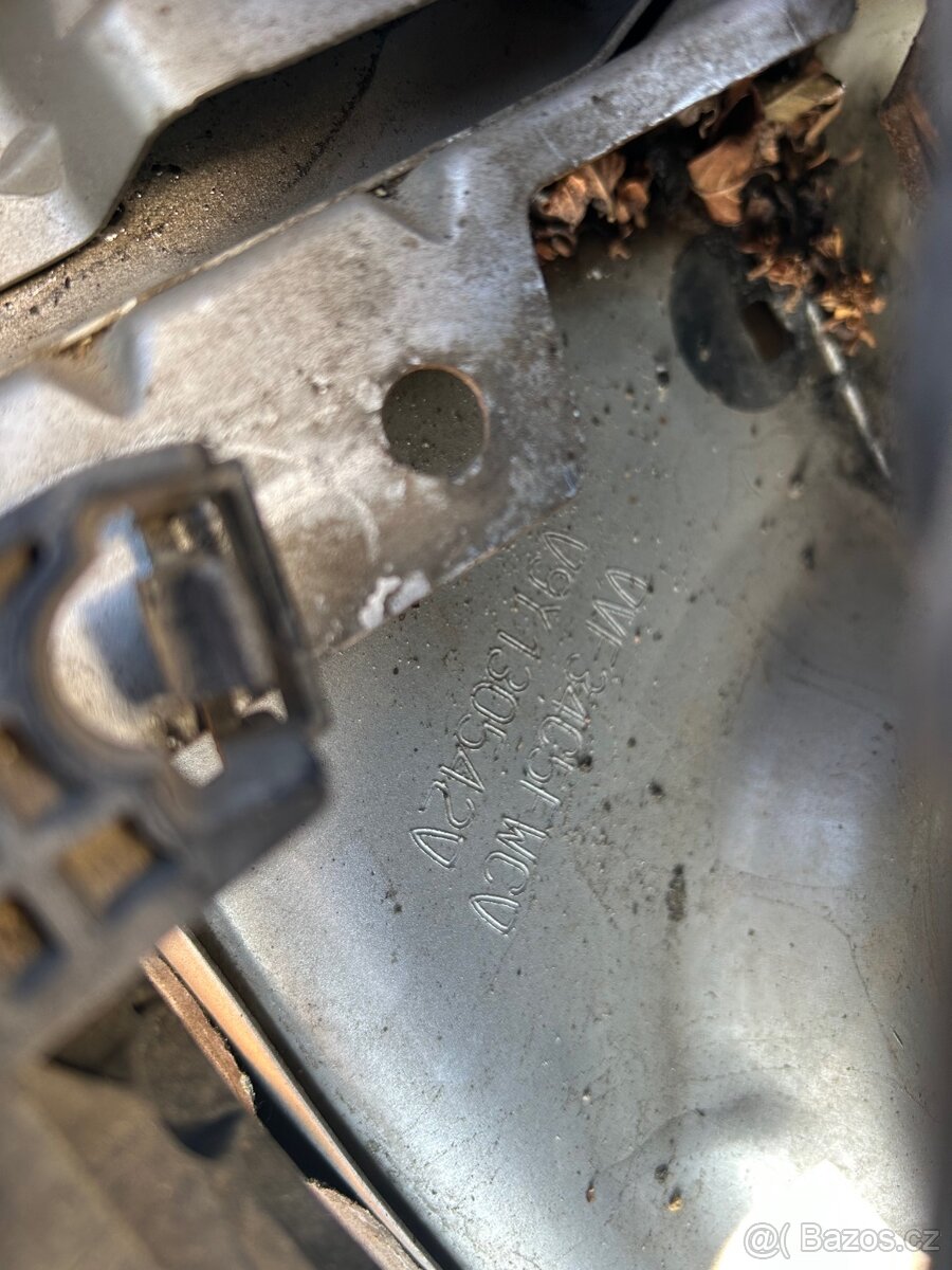 Peugeot 308 1,6 16v 88KW 5FW prodám díly z vozu - 8