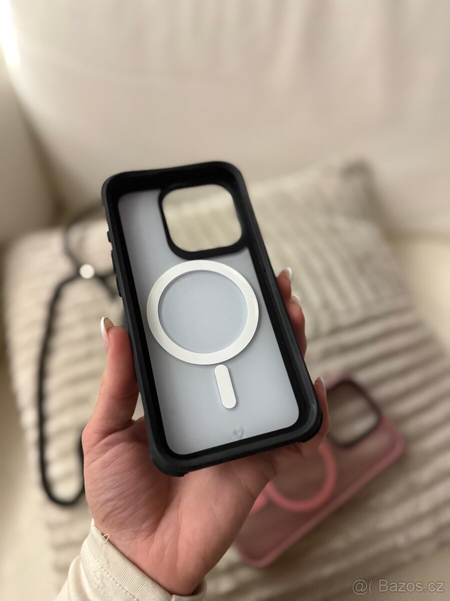 Set krytů na iPhone 15 Pro - 8