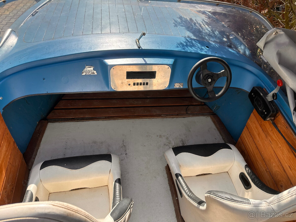 Motorový člun 5,5 metrů - 8