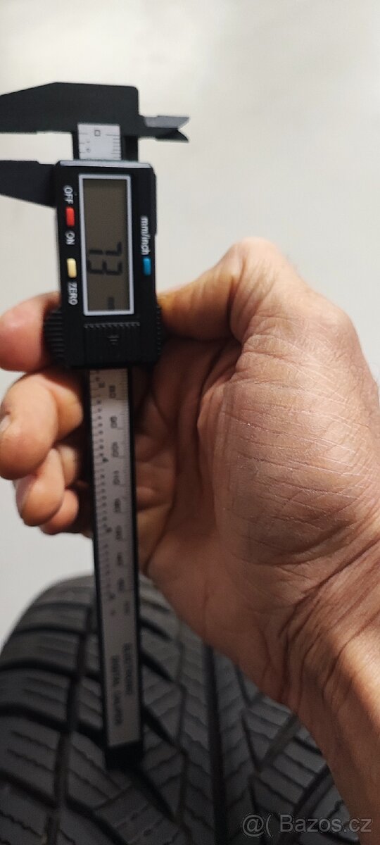 1ks 245/45/18 Goodyear UltraGrip, DOT 1923, 7.3mm. - 8