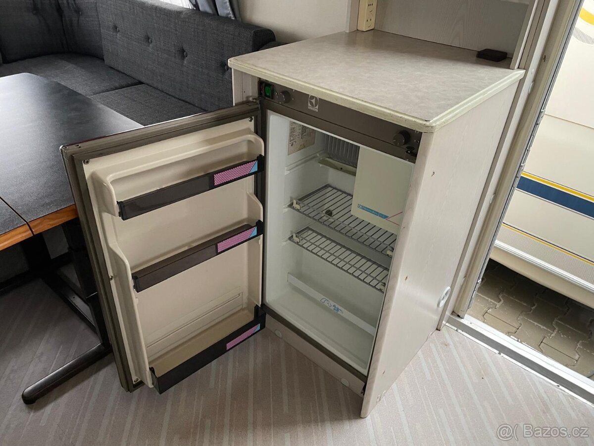 Knaus Sudwind 450, 2-3 osoby, EL.POJEZD, nová žehlička - 8