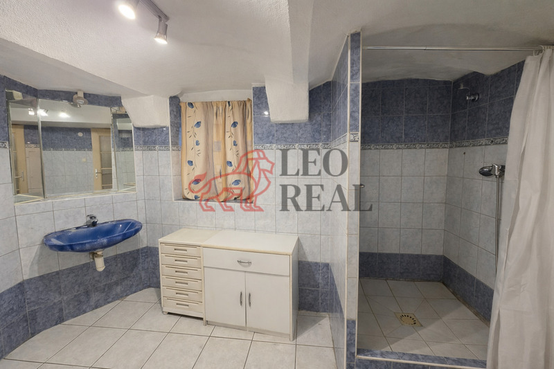 Pronájem 3+1 v rodinném domě 92 m² se zahradou - 8