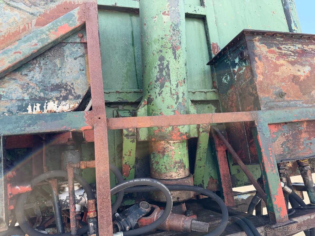 KUKA na prepravu sypkých materiálov VIN 862 - 8