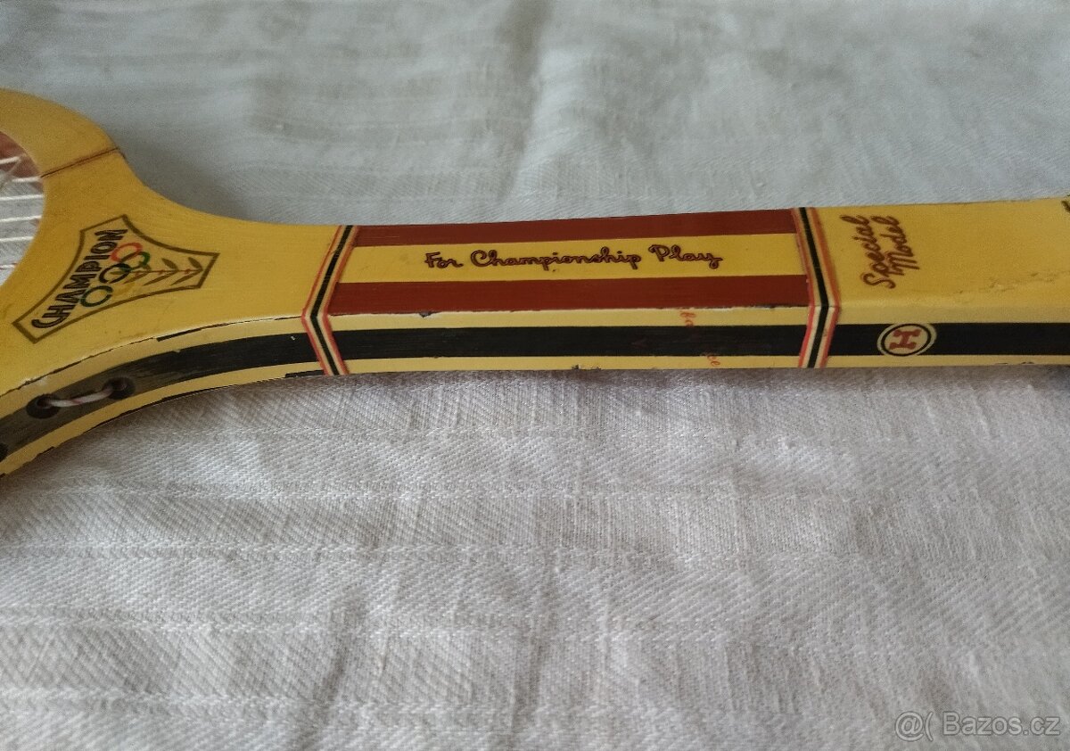 Stará dřevěná tenisová raketa Artis Special Model - 8