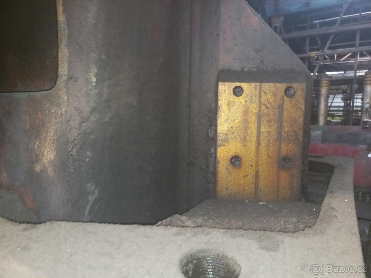 Hydraulický lis ŽĎAS LVH 2500 - 8