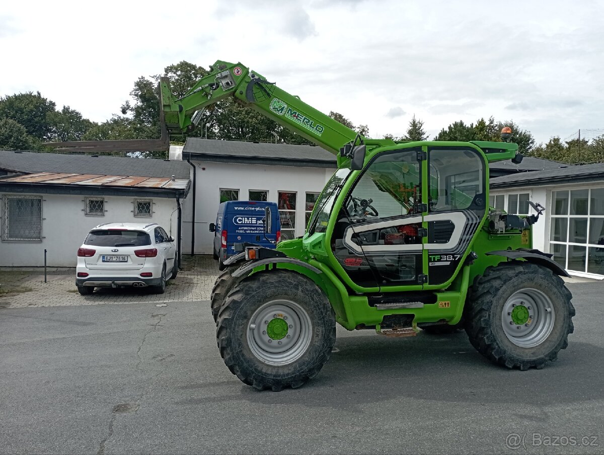 Teleskopický manipulátor MERLO TF 38.7 - 8