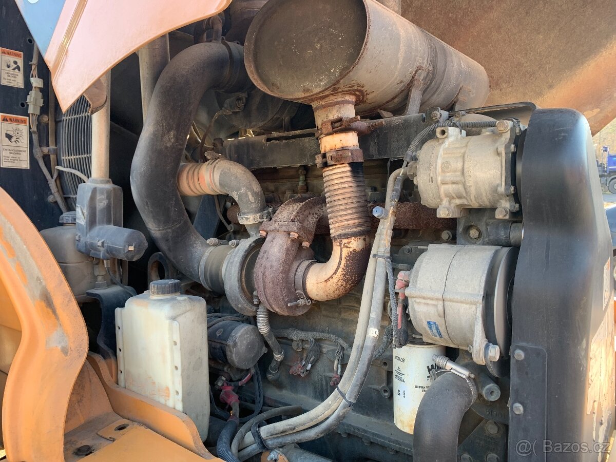 Nakladač Case 821 E - 8