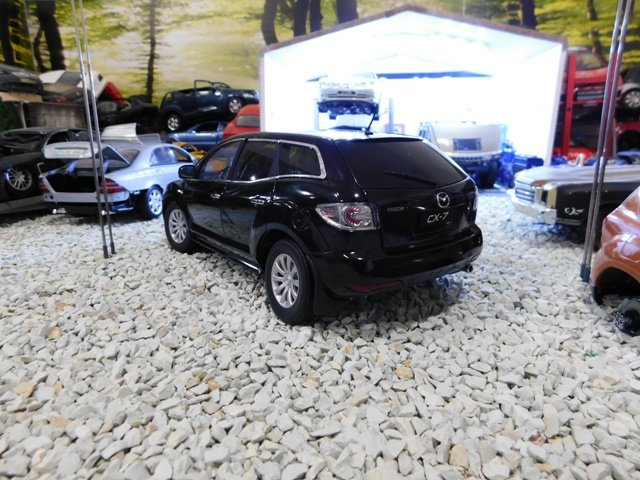 model auta Mazda CX7 1:18 čierna farba - 8