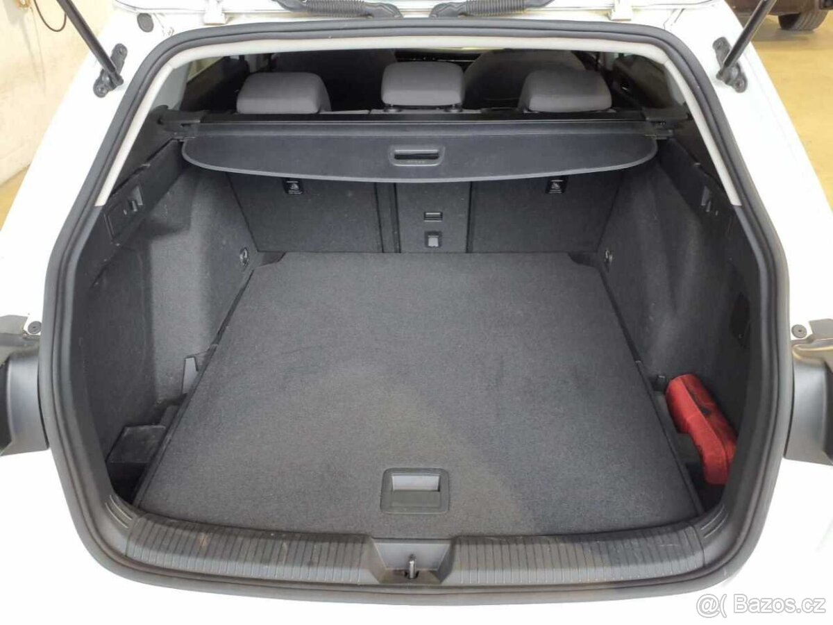 VW Golf VIII Variant Alltrack 4Motion 147 kw - 8
