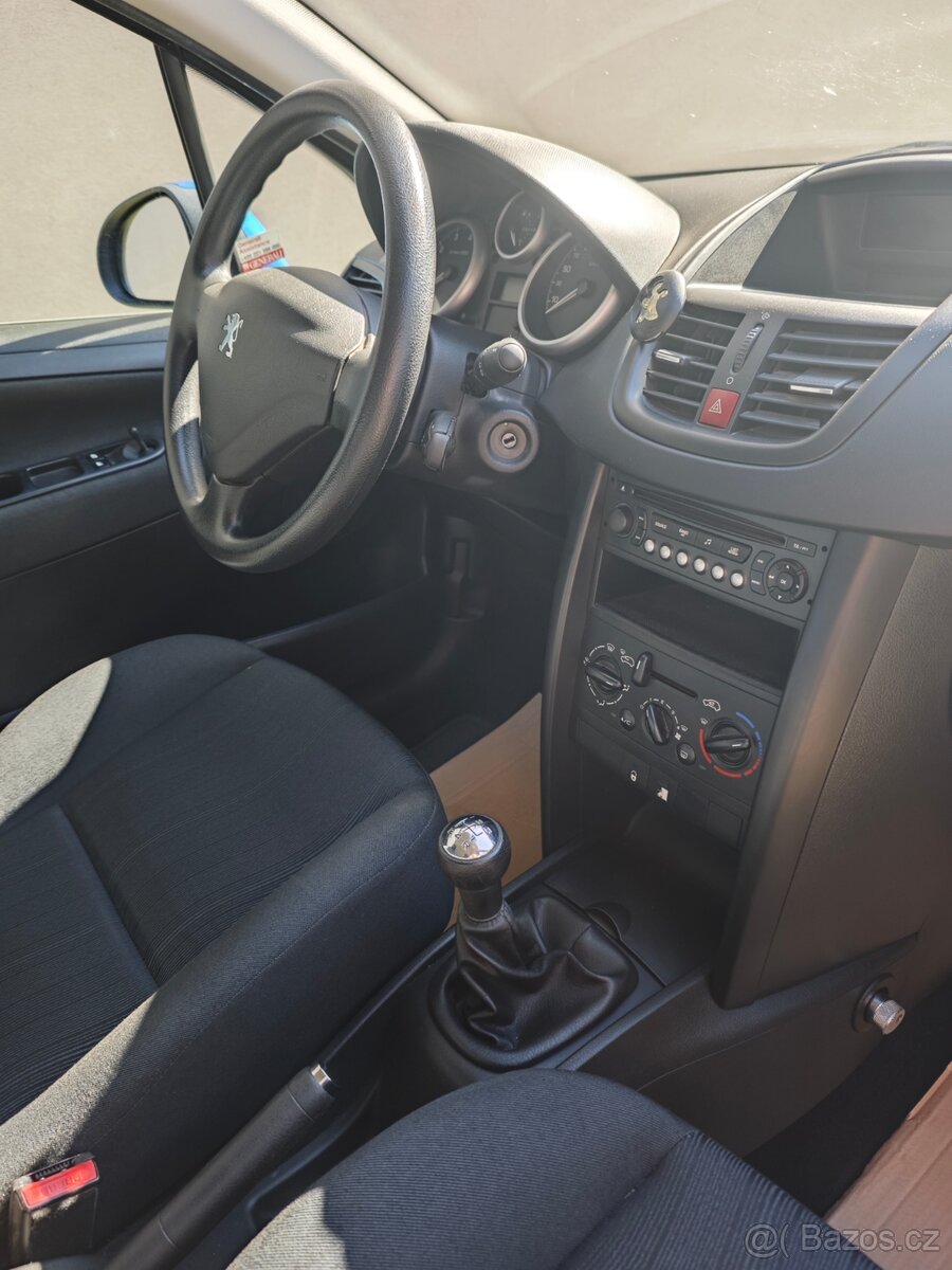 Peugeot 207 - 8
